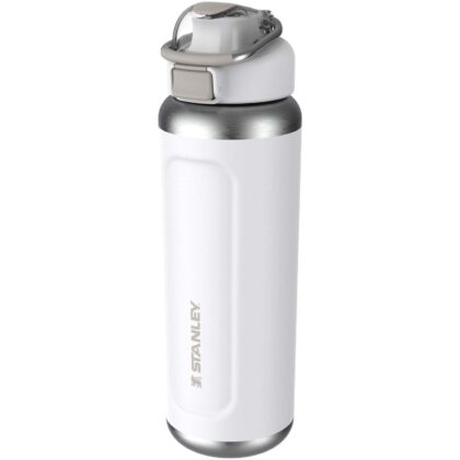 Stanley Classic Wellspring 710 ml kierrätetystä ruostumattomasta teräksestä valmistettu eristetty juomapullo