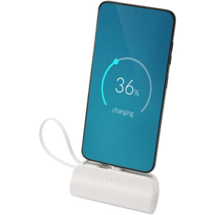 Alnair 5 000 mAh:n ja 10 W:n kierrätetystä muovista valmistettu Type-C-varavirtalähde, jossa sisäänrakennettu jalusta ja 2-in