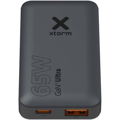 Xtorm 65 W:n Fast Travel matklaturi kaapelilla ja adapteripäillä